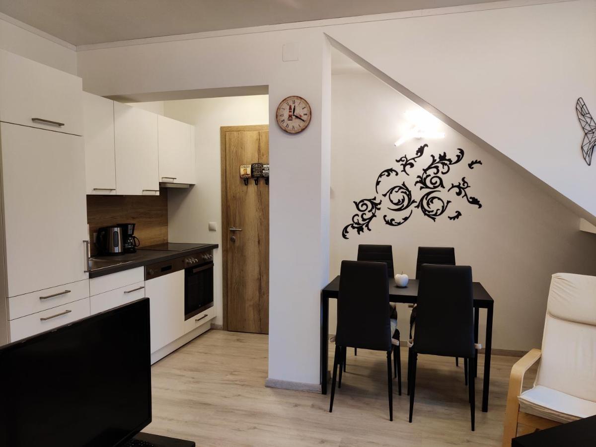 Holiday Home In Quiet Beautiful Area With Two Separate, Modern, Furnished Apartments Deutsch-Wagram Exteriör bild