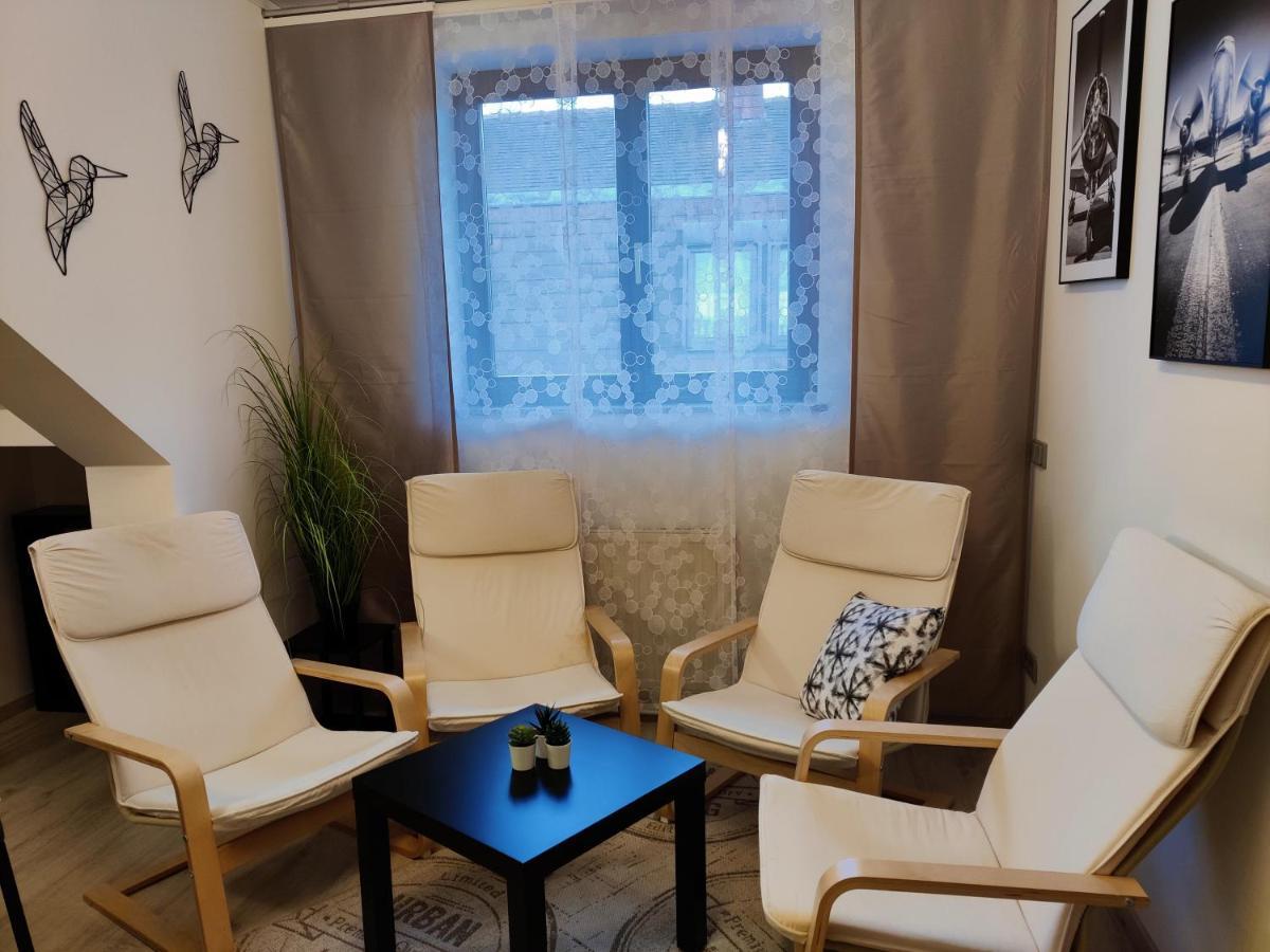 Holiday Home In Quiet Beautiful Area With Two Separate, Modern, Furnished Apartments Deutsch-Wagram Exteriör bild