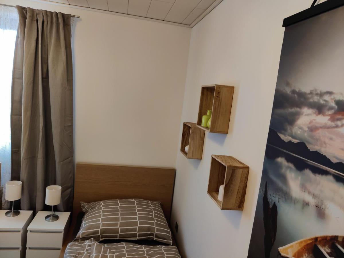 Holiday Home In Quiet Beautiful Area With Two Separate, Modern, Furnished Apartments Deutsch-Wagram Exteriör bild