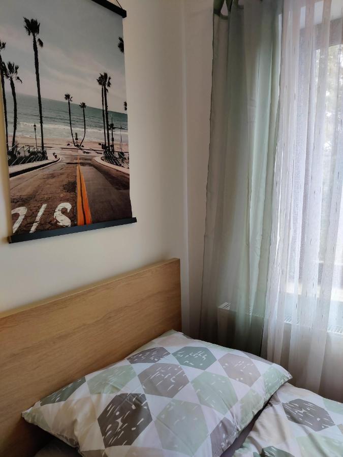 Holiday Home In Quiet Beautiful Area With Two Separate, Modern, Furnished Apartments Deutsch-Wagram Exteriör bild